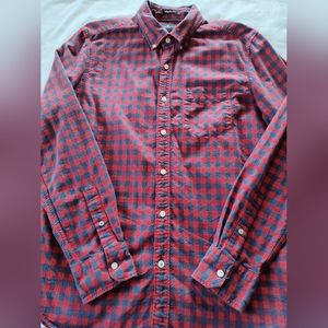 AMERICAN EAGLE Men's Button Up Shirt. Size Medium. Long Sleeves.